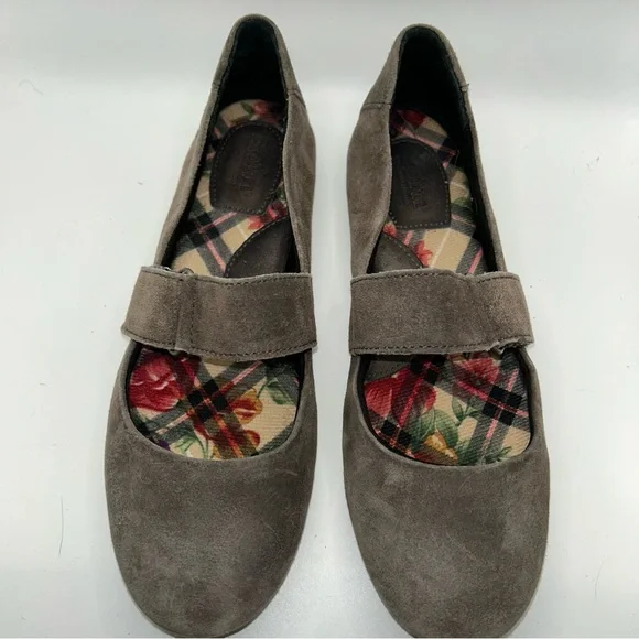 Born grayish brown suede Velcro Mary Jane’s size 8.5 - Picture 2 of 5